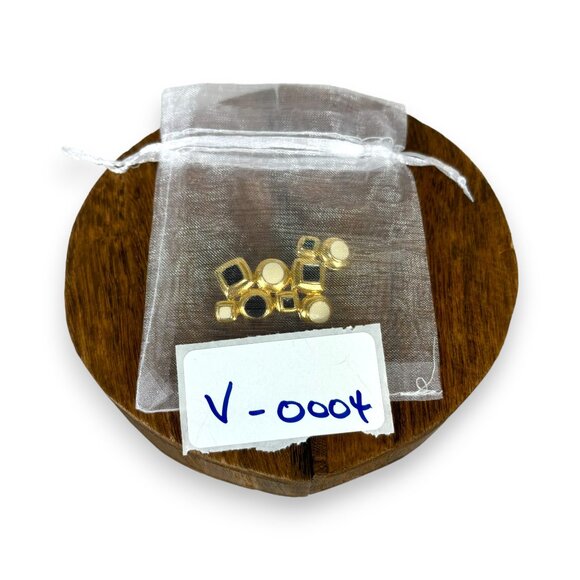 VINTAGE BLACK/WHITE ENAMELED GOLD PLATED SQUARE AND ROUND SHAPE BROOCH - Picture 9 of 9